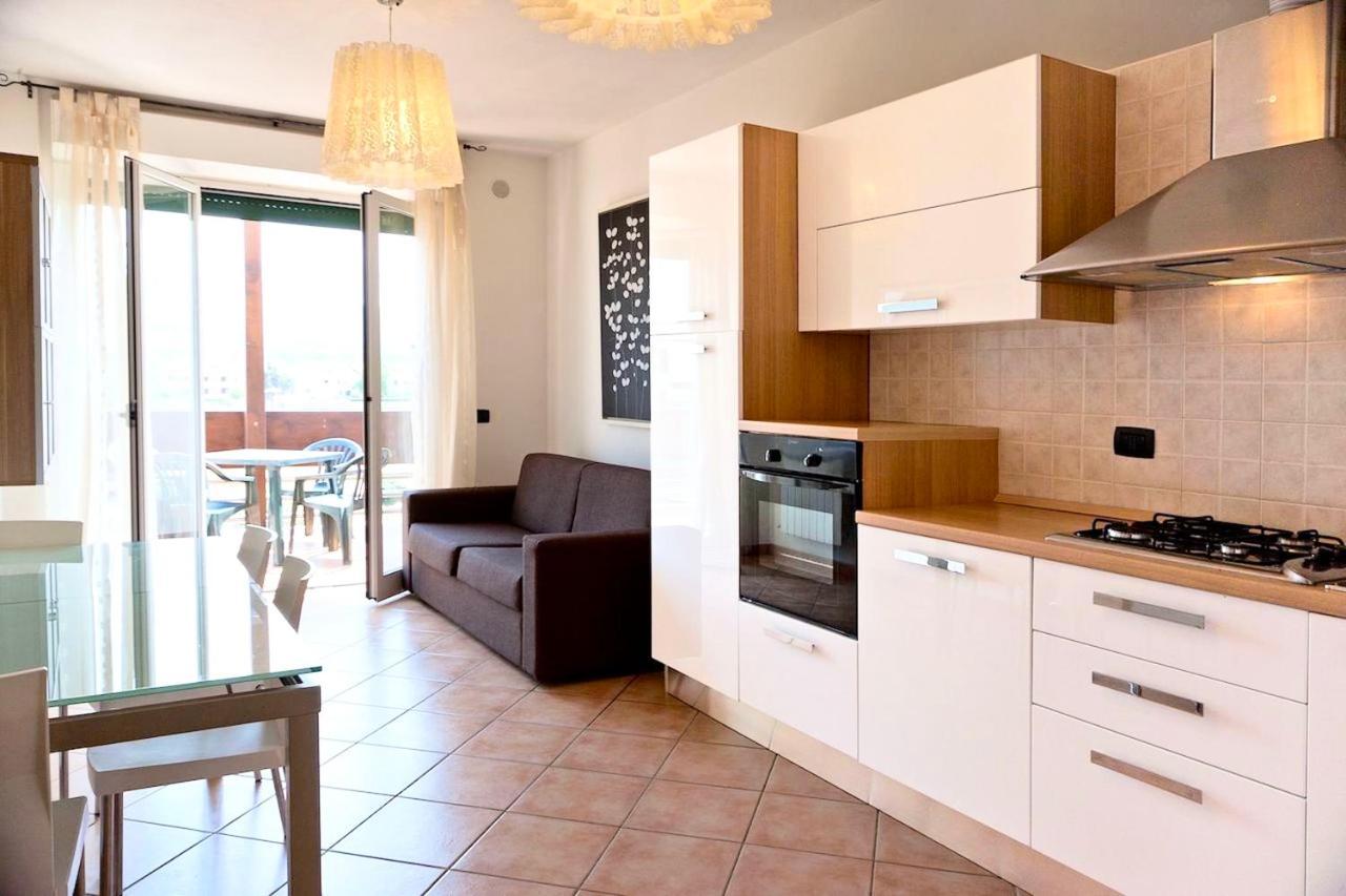 Isa-Apartments 4 Beds In Residence With Swimming-Pool In San Vincenzo, Just 600 Meters From The Sea 外观 照片