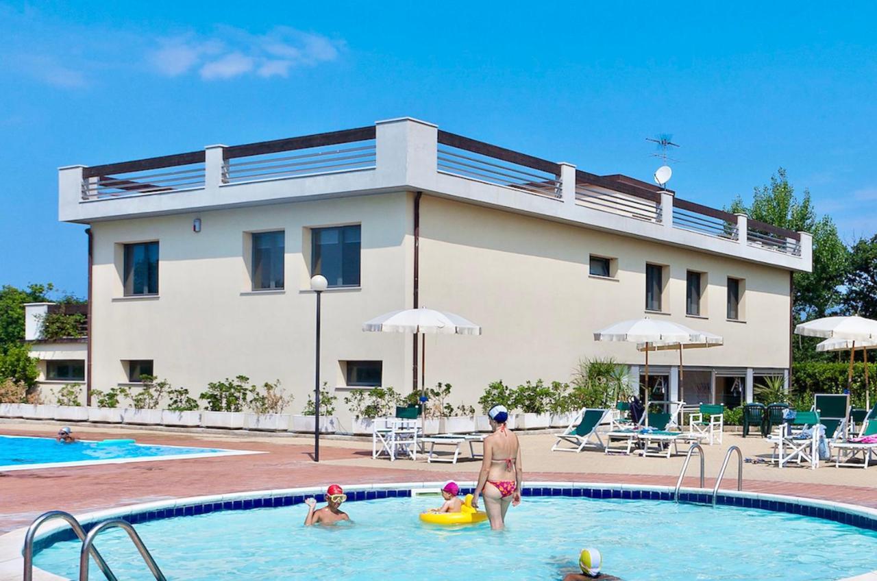Isa-Apartments 4 Beds In Residence With Swimming-Pool In San Vincenzo, Just 600 Meters From The Sea 外观 照片