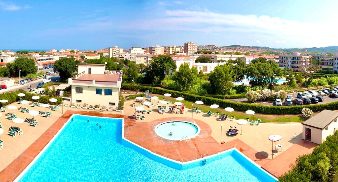 Isa-Apartments 4 Beds In Residence With Swimming-Pool In San Vincenzo, Just 600 Meters From The Sea 外观 照片