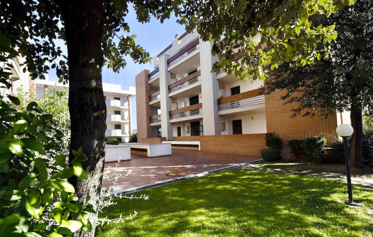 Isa-Apartments 4 Beds In Residence With Swimming-Pool In San Vincenzo, Just 600 Meters From The Sea 外观 照片